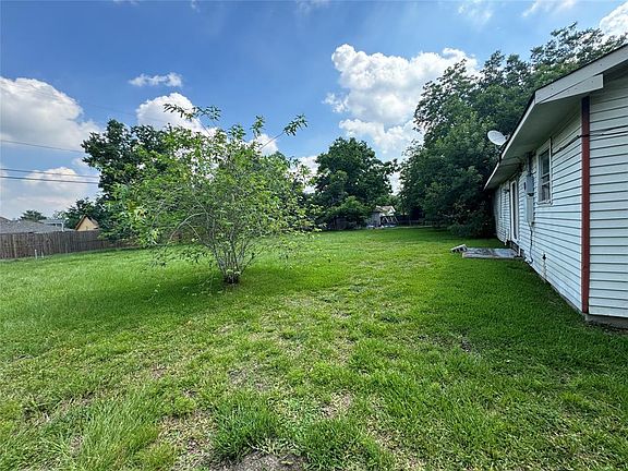 5th image of 713 Wisconsin Street