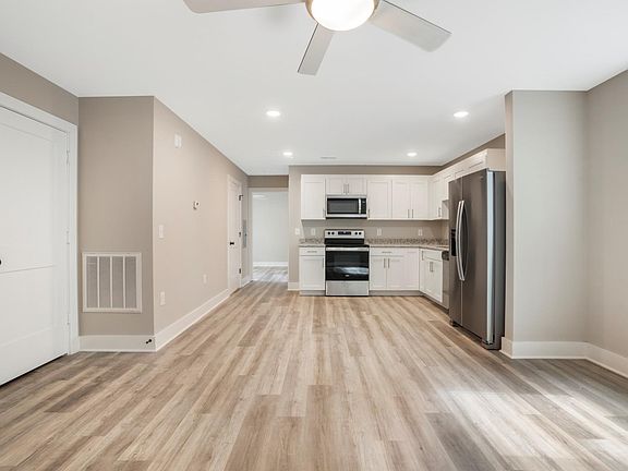 4th image of 303 Linwood St #1