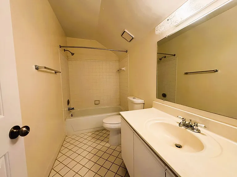 4507 Highland Green Ct — Photo 14