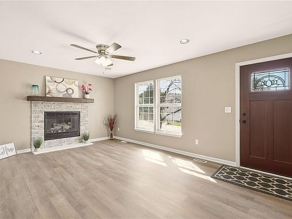 4th image of 2208 SE 6th St
