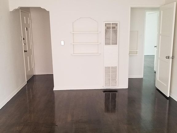 5th image of 326 N Sierra Bonita Ave