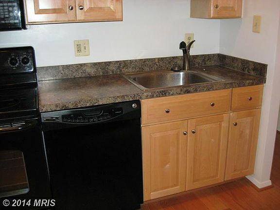 4th image of 11409 Commonwealth Dr #4