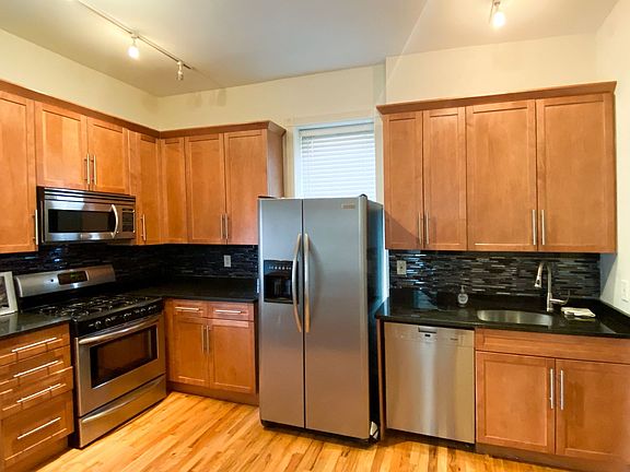 2nd image of 831 N Damen Ave APT 2E