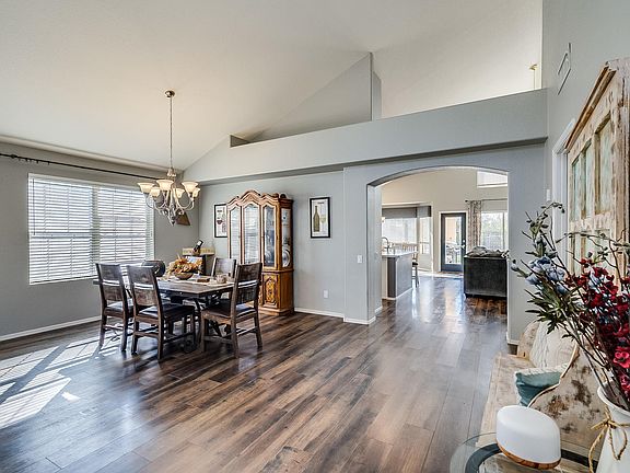 4th image of 800 S Lucinda Dr