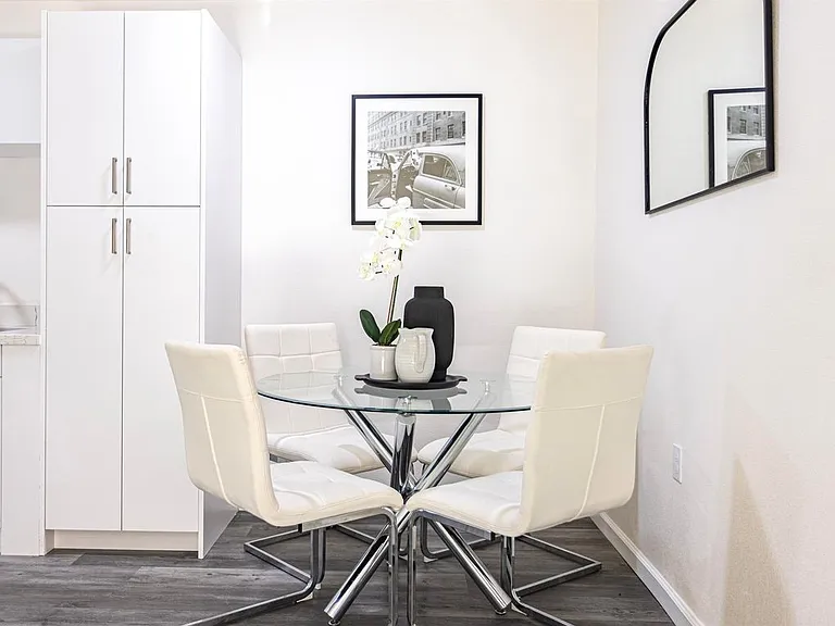 Orchard Park Apartment — Photo 13
