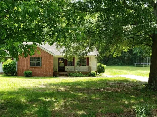 4915 31st Ave, Valley, AL 36854