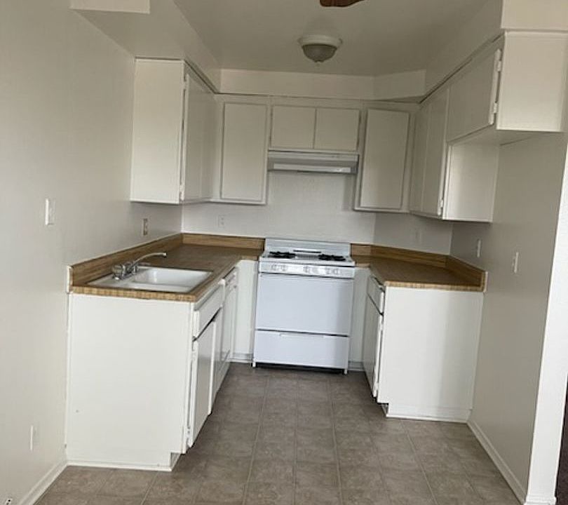 2nd image of 14035 Yukon Ave #1-23