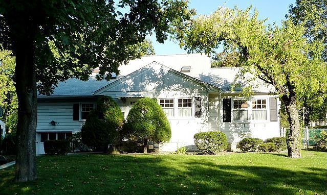 1st image of 15 Highland Dr