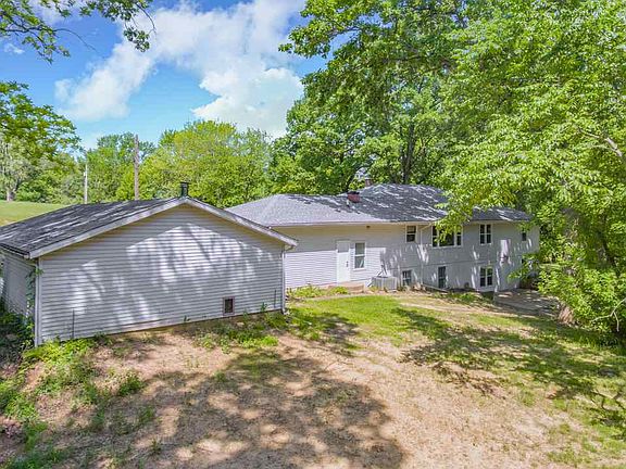 3rd image of 1292 N Woodland Ln