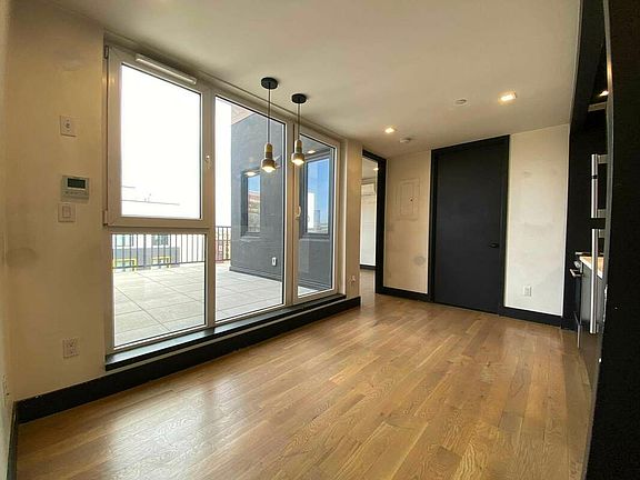 4th image of 834 Lexington Ave #608