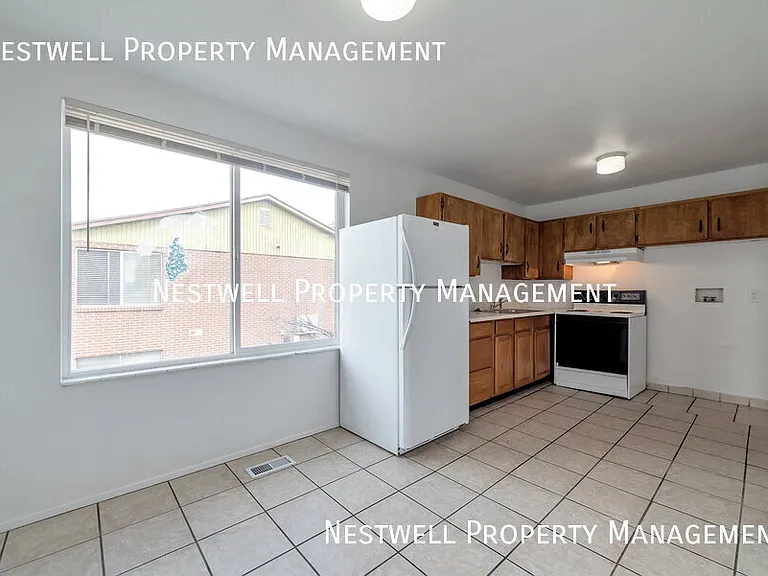 1881 W Lake Park Dr #3 — Photo 4
