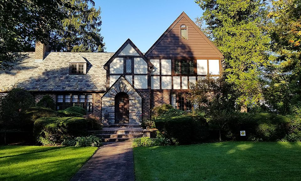 2nd image of 76 Oxford Blvd