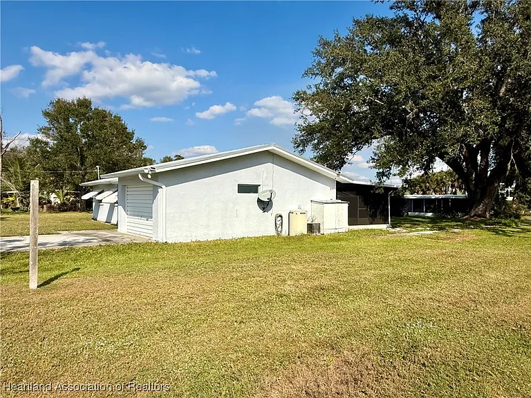 10345 SW Riverview Cir — Photo 2