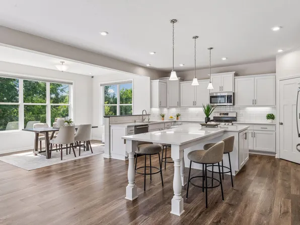 105 Maple Ter, Waconia, MN 55387