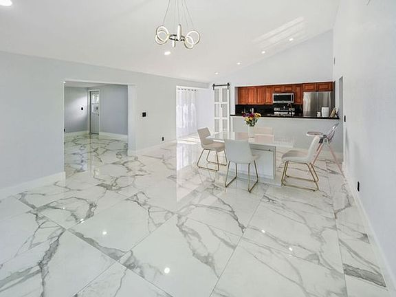 3rd image of 1072 Fernlea Dr