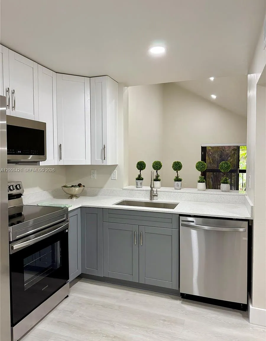 Elan At Calusa Condo Iv — Photo 1