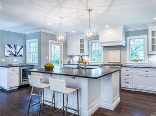 499 Hunt Ln, Manhasset, NY 11030