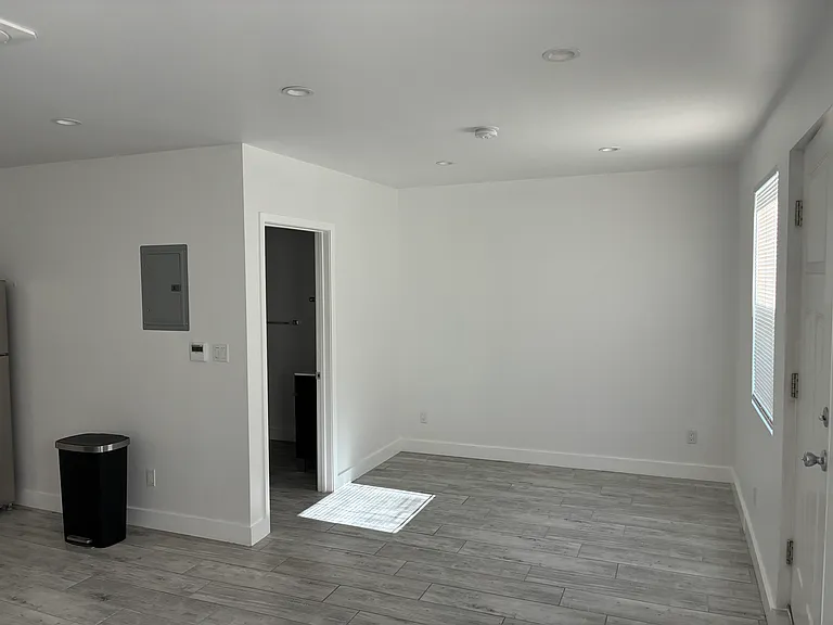 1638 N Hollywood Way #104 — Photo 2