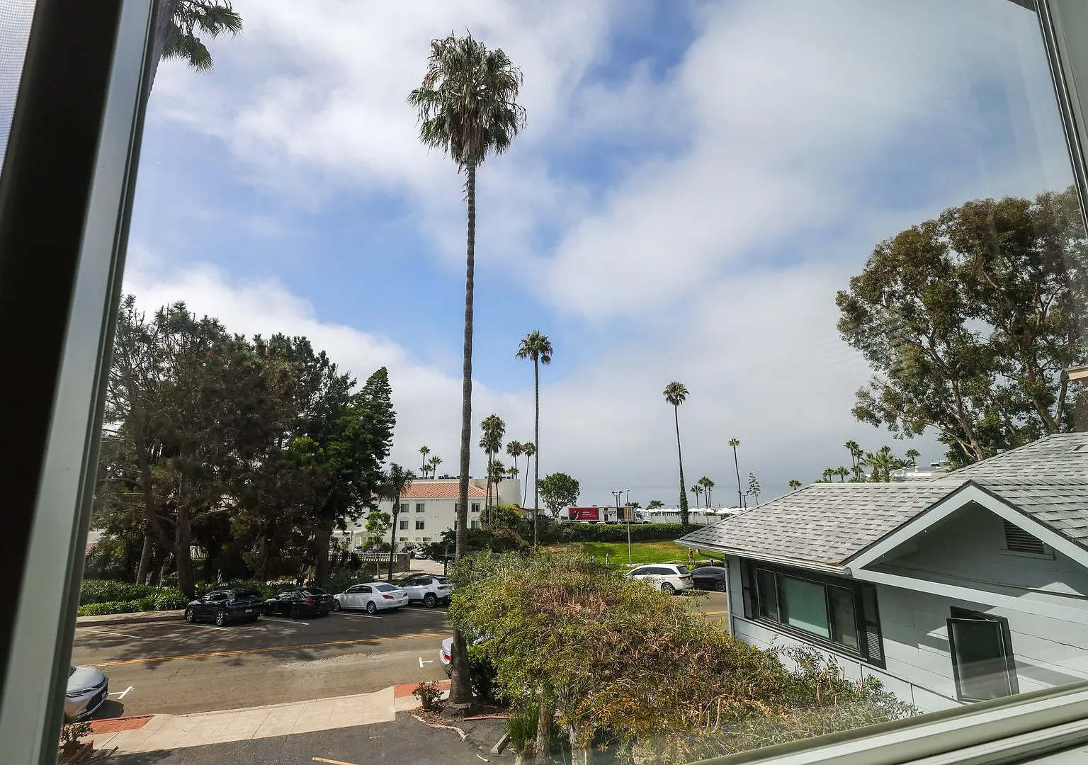 270 Cliff Drive — Photo 2