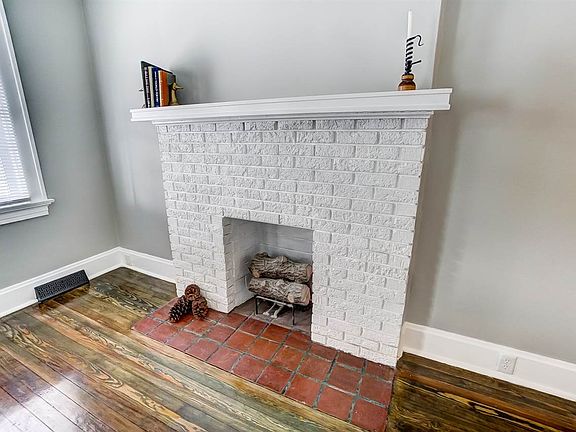 5th image of 223 Lindsey St