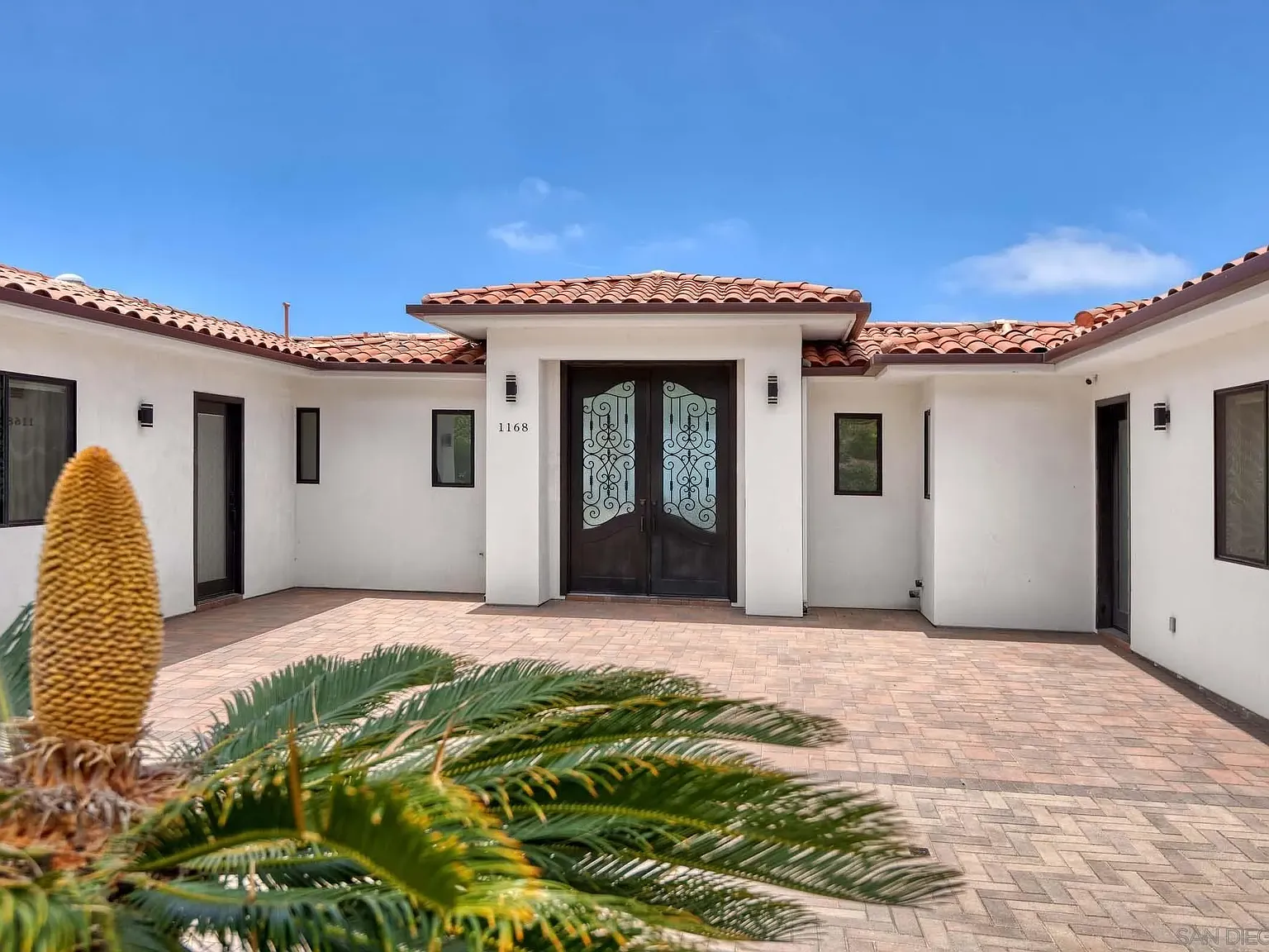 5 bed, 5.5 bath, 4837 sqft, $35,000 — Photo 2
