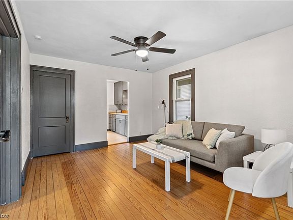 4th image of 705 Heltman Ave