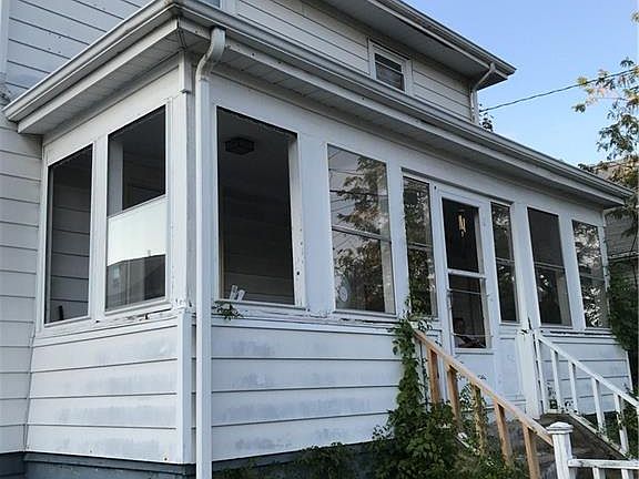 4th image of 139 Babcock St