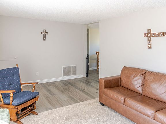 3rd image of 352 Phyllis Cir E