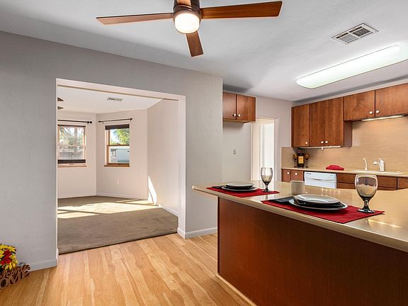 5th image of 3241 W Orangewood Ave