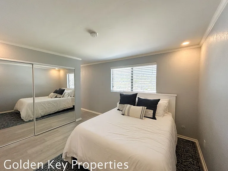 2372 Altisma Way #B — Photo 23