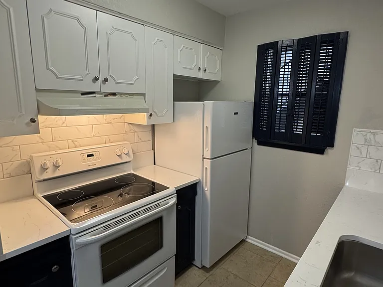 1045 Shook Ave #1-158 — Photo 8