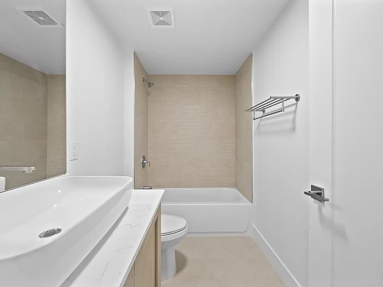 Cauley Residences by Trion Living — Photo 38