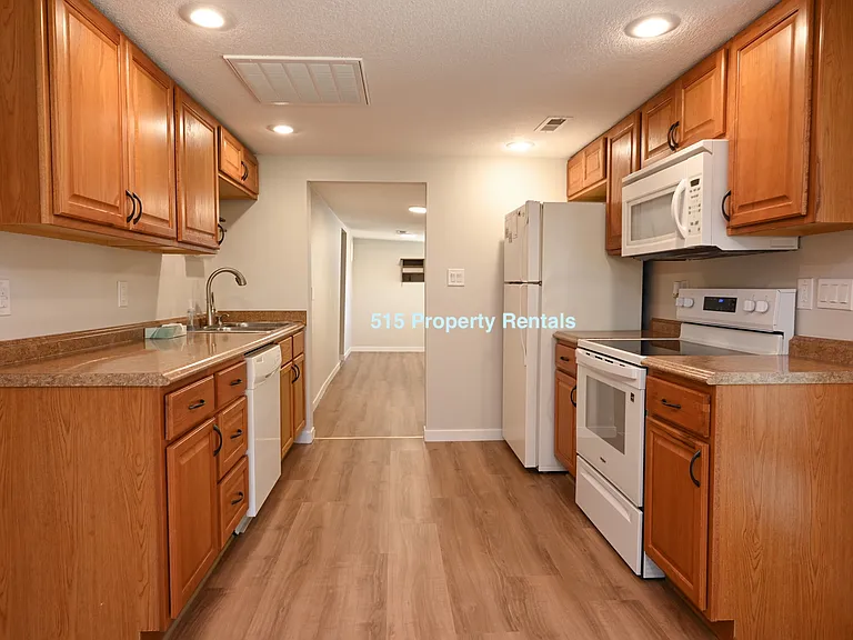516 W Summit St — Photo 6