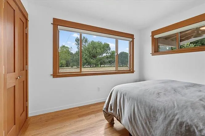 2 bed, 990 sqft, $3,500 — Photo 2