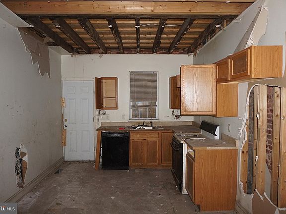 4th image of 2532 E Eager St
