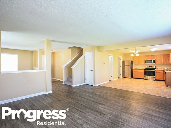4th image of 944 Runnymede Dr