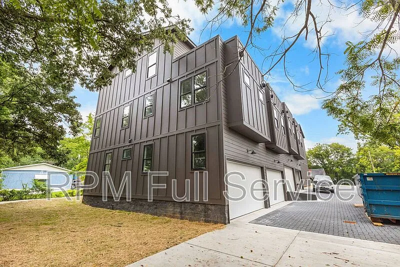4 bed, 3.5 bath, 2000 sqft, $2,700 — Photo 4