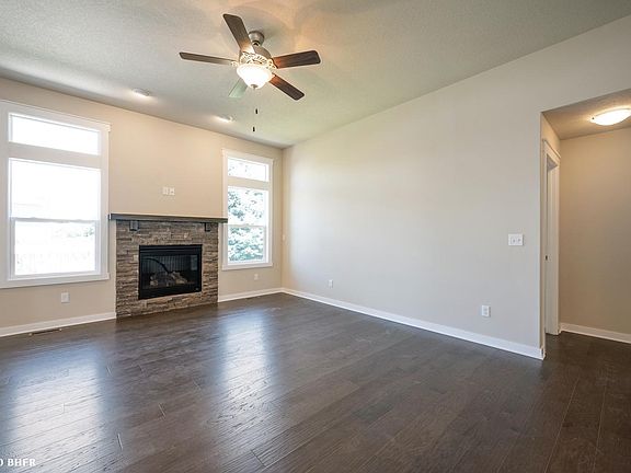 3rd image of 2202 Ironwood Dr SW