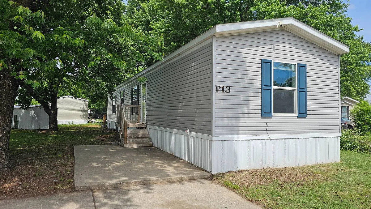 Building Photo - 2320 E Macarthur Rd #P13