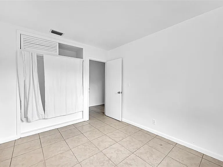 1218 NW 6th Ave — Photo 13