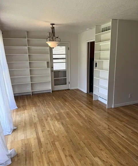 6015 W Chestnut Dr — Photo 2