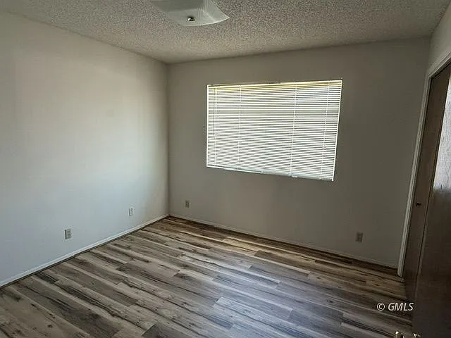 210 E Hunter Dr — Photo 12