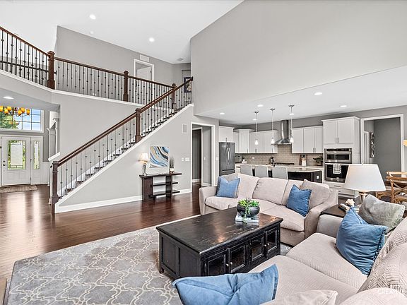 3rd image of 4135 Bedford Ln