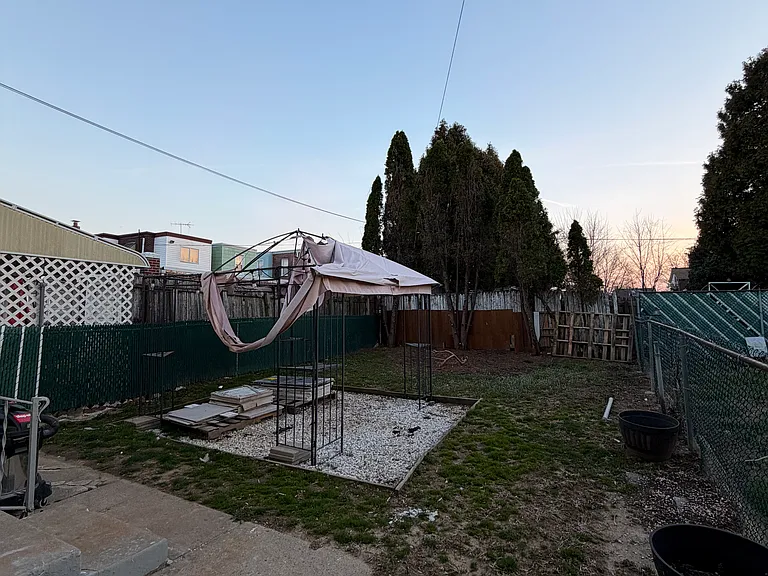 1110 Faunce St — Photo 20