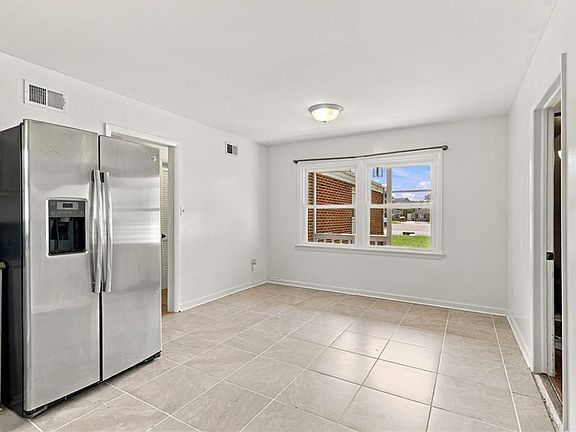 4th image of 527 Stockton St