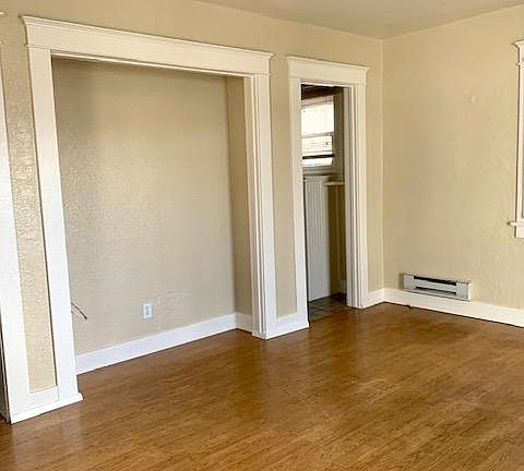 5th image of 441 Dawson Ave