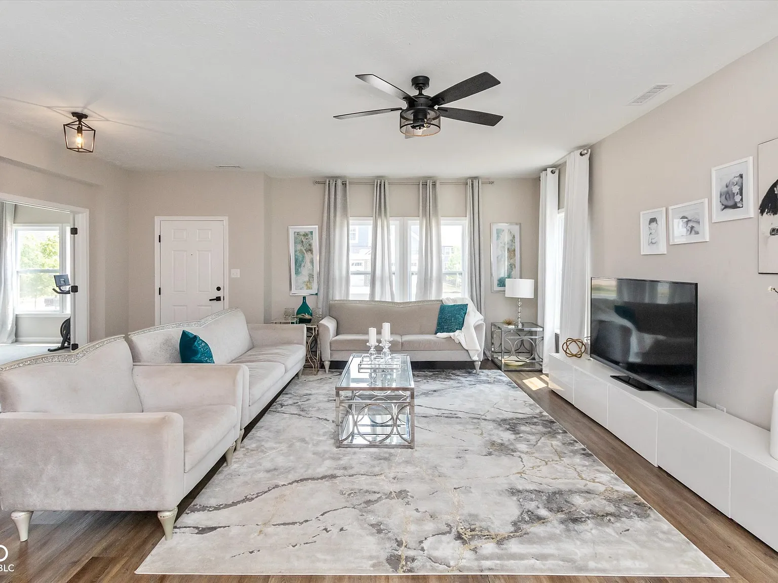 4 bed, 2.5 bath, 4360 sqft, $2,800 — Photo 3