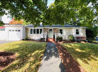 31 Manning Dr, Riverside, RI 02915