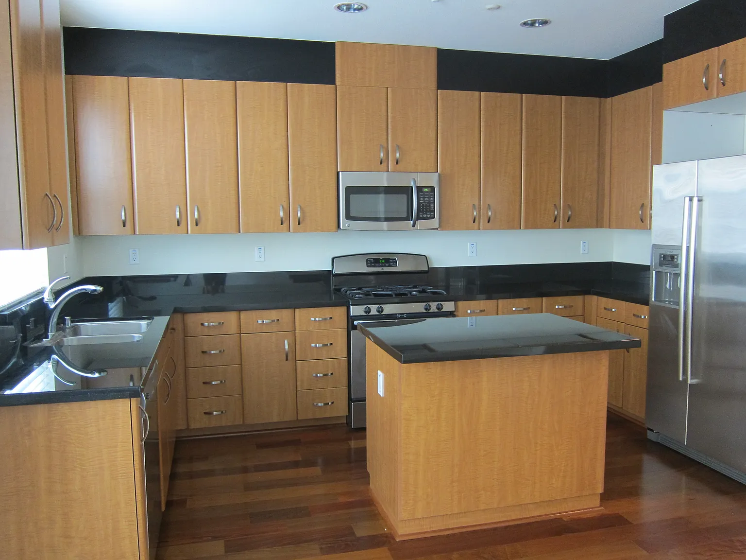 3 bed, 1791 sqft, $3,825 — Photo 3