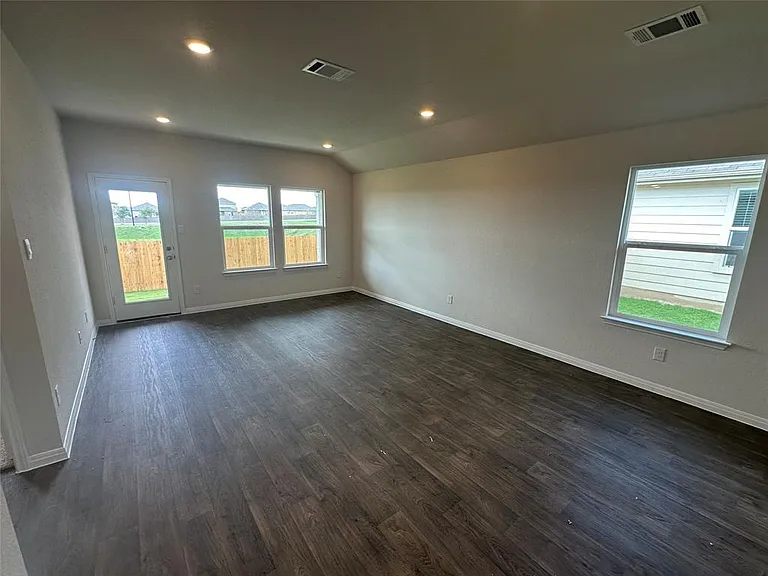 563 Evergreen Sumac Loop — Photo 5